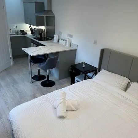 Whitsun - Brand New Listing! شقة بريستول