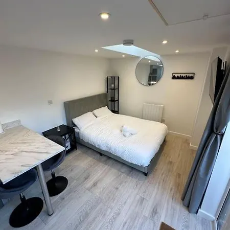 Whitsun - Brand New Listing! شقة بريستول