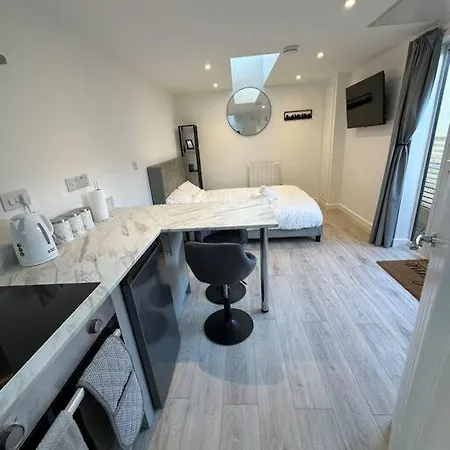 شقة Whitsun - Brand New Listing! *