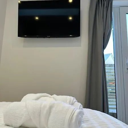 Whitsun - Brand New Listing! Διαμέρισμα *